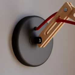 Aplique de pared Skansen, brazo de madera ajustable, negro