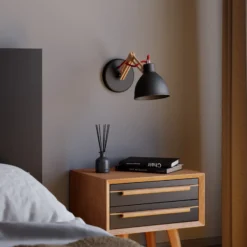 Aplique de pared Skansen, brazo de madera ajustable, negro