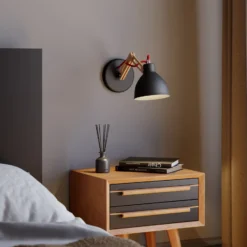 Aplique de pared Skansen, brazo de madera ajustable, negro