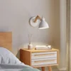 Aplique de pared Skansen, brazo de madera ajustable, blanco