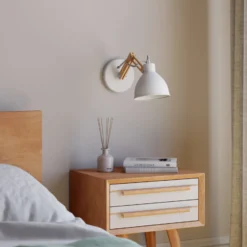 Aplique de pared Skansen, brazo de madera ajustable, blanco