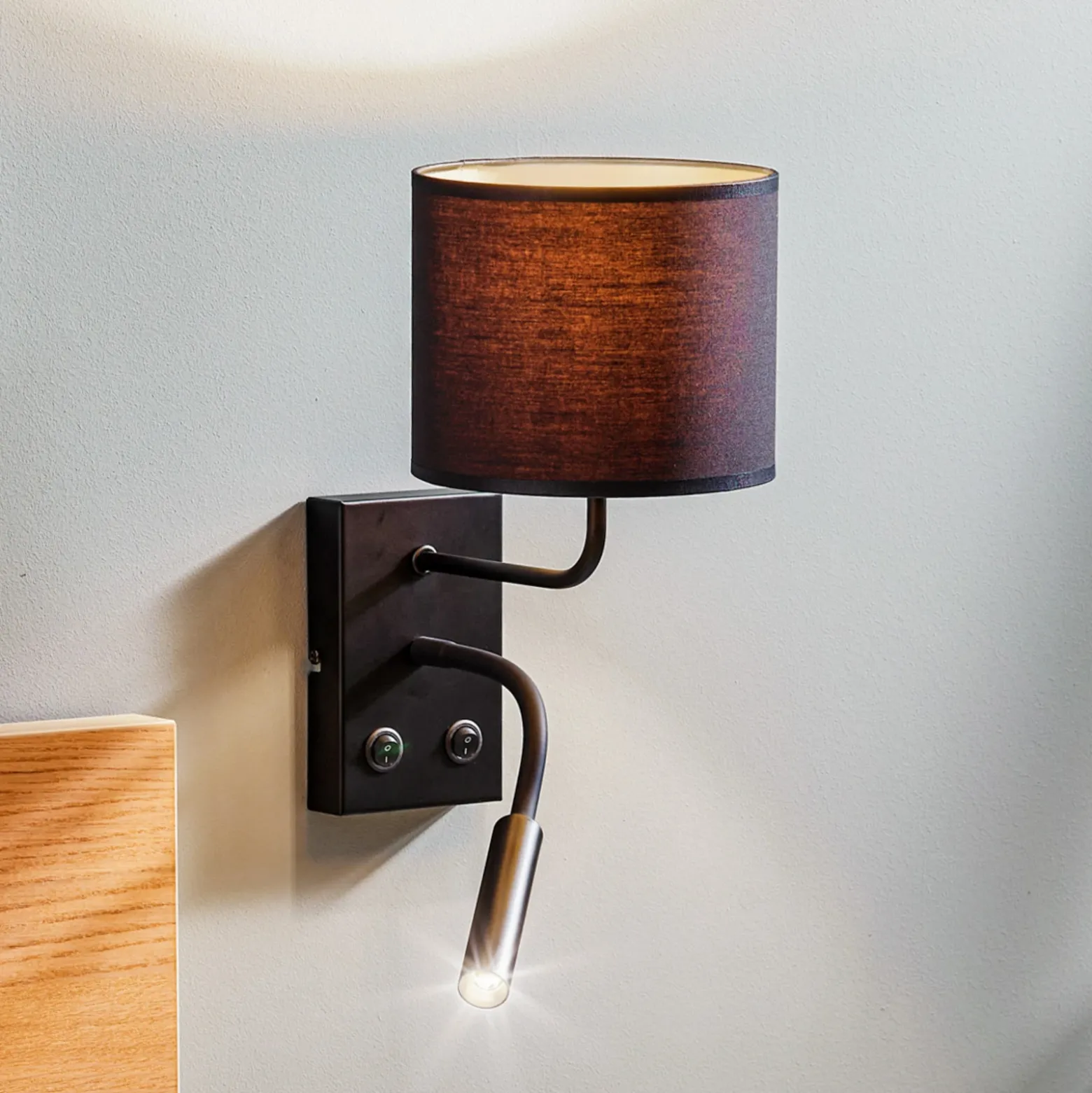 Aplique de pared Soho cilíndrico con brazo de lectura negro/dorado