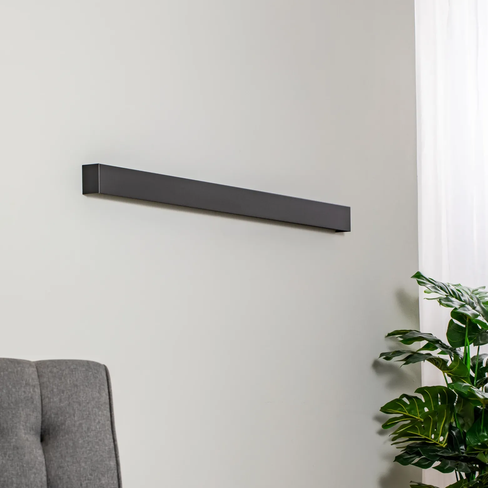 Aplique de pared Straight L, 122 cm, negro