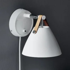 Aplique de pared Strap con correa de cuero, blanca