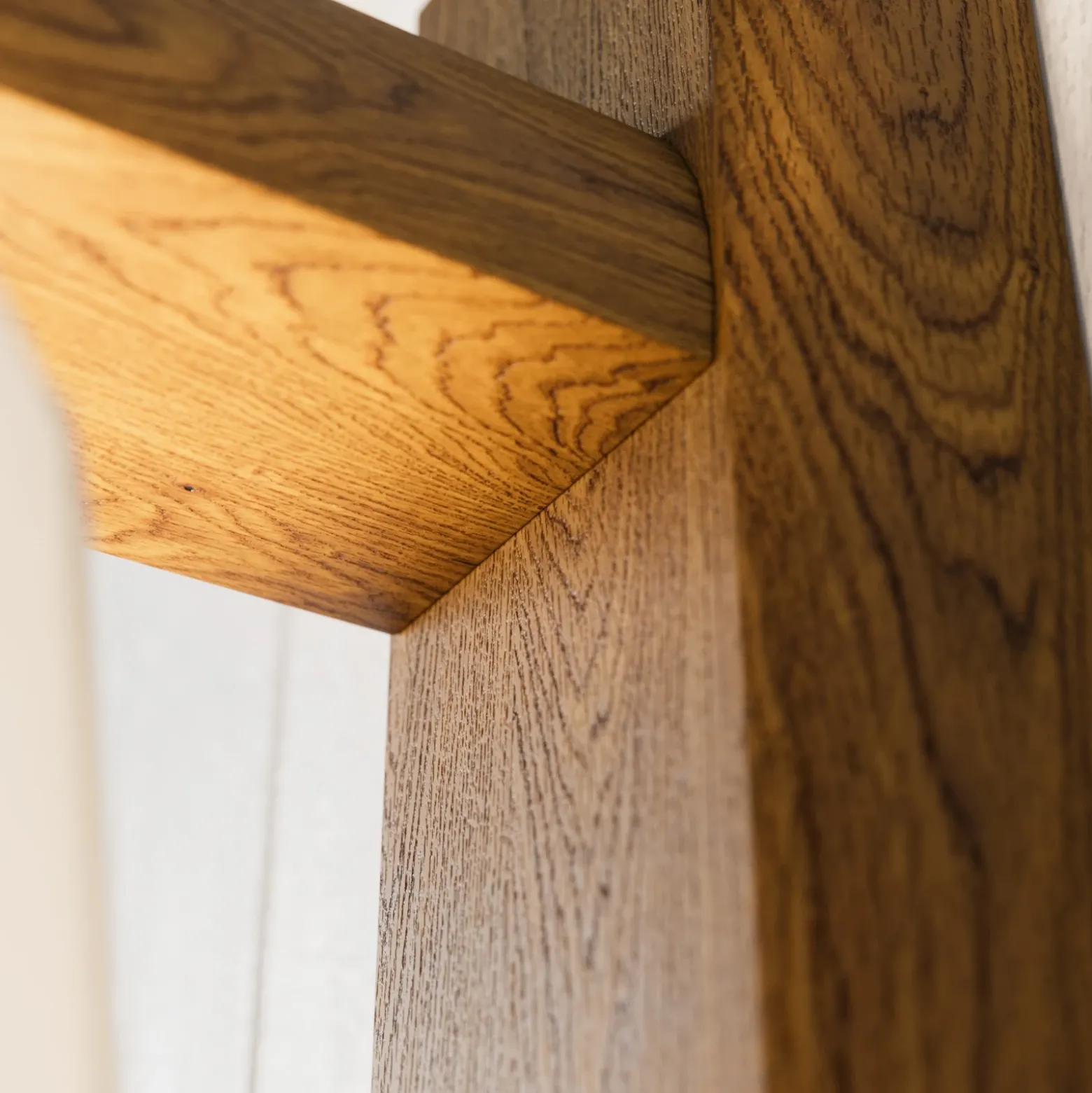 Aplique de pared Sweden con estructura de madera, roble nogal