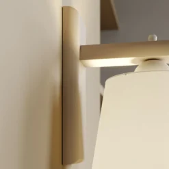 Aplique de pared Sweden con estructura de madera, blanco antiguo