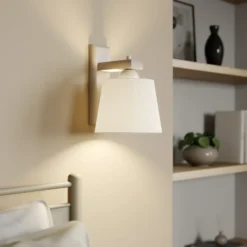 Aplique de pared Sweden con estructura de madera, blanco antiguo