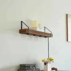 Aplique de pared Vatana de Lindby, madera, enchufe, puerto USB, 80 cm