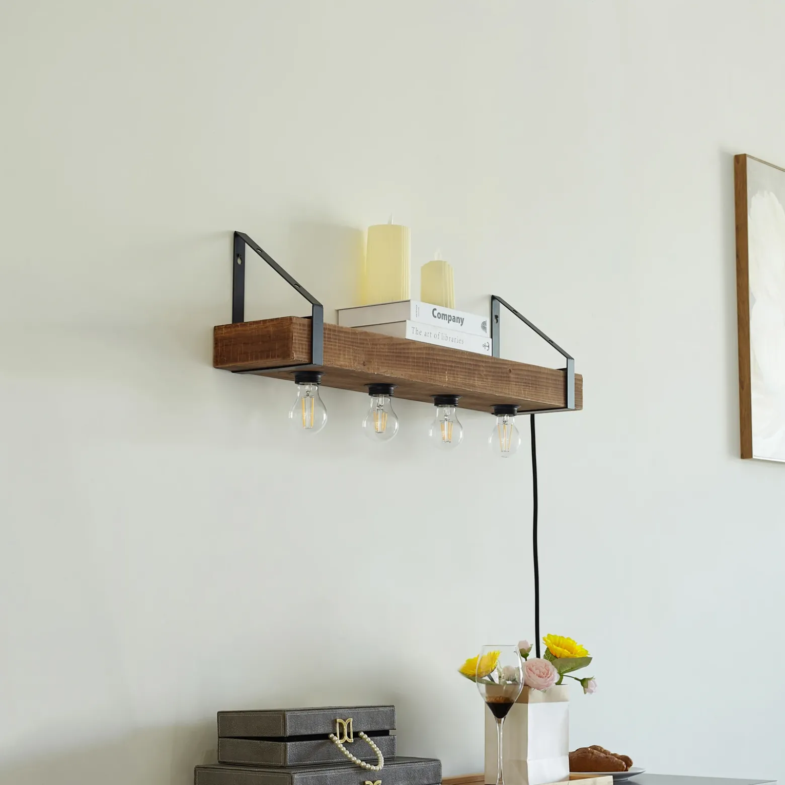 Aplique de pared Vatana de Lindby, madera, enchufe, puerto USB, 80 cm