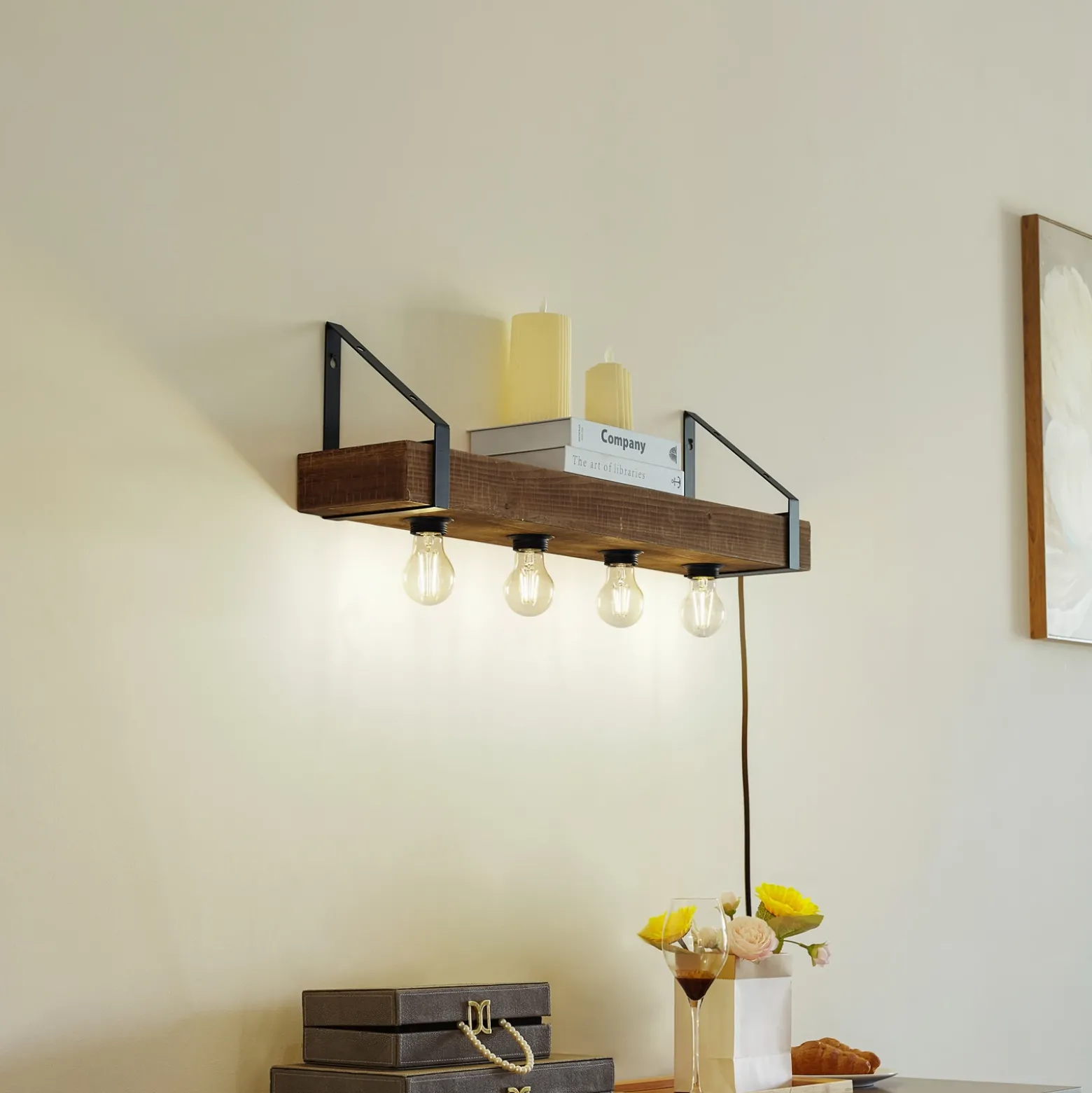 Aplique de pared Vatana de Lindby, madera, enchufe, puerto USB, 80 cm
