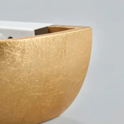 Aplique Kolja con acabado en oro batido