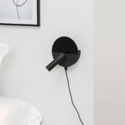 Aplique LED Duas con toma de carga USB, negro