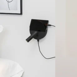 Aplique LED Duas con toma de carga USB, negro