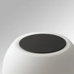 Aplique LED Moy en negro con pantalla de vidrio