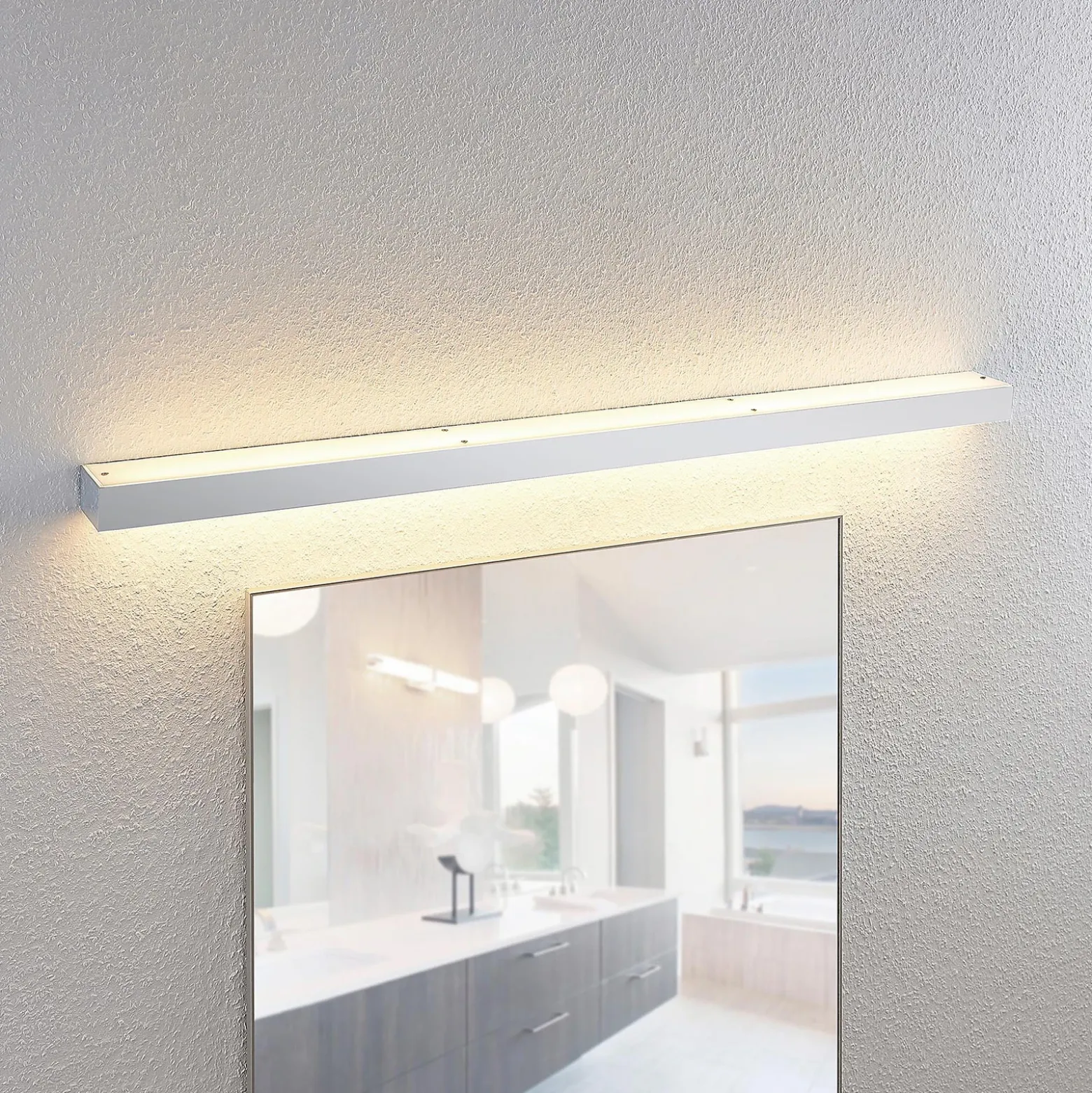 Aplique LED para baño Layan de Lindby, 120 cm, cromo, metal