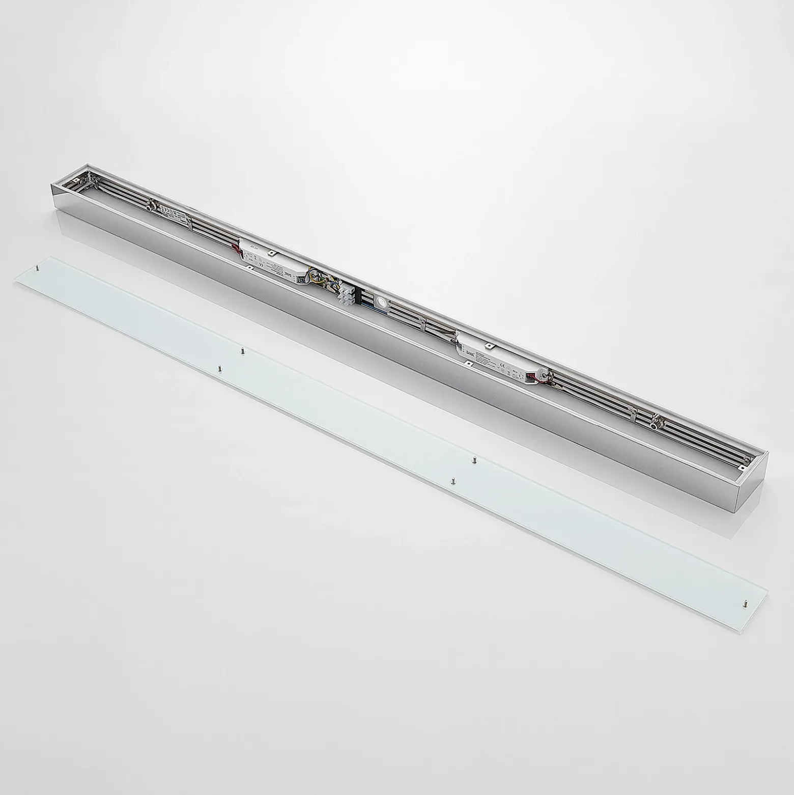 Aplique LED para baño Layan de Lindby, 120 cm, cromo, metal