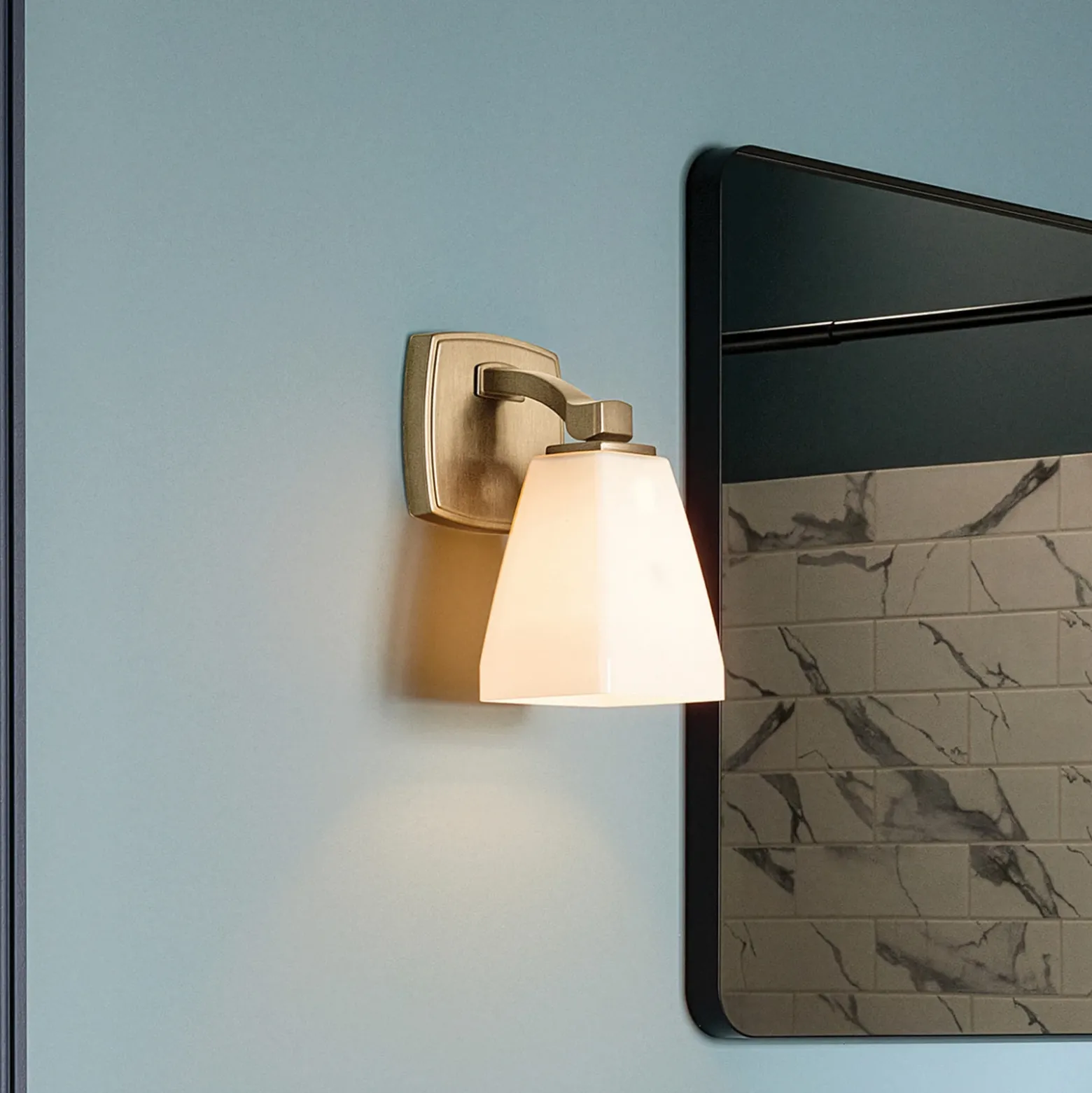 Aplique Marant, bronce claro/ópal, altura 24 cm, IP44, LED G9