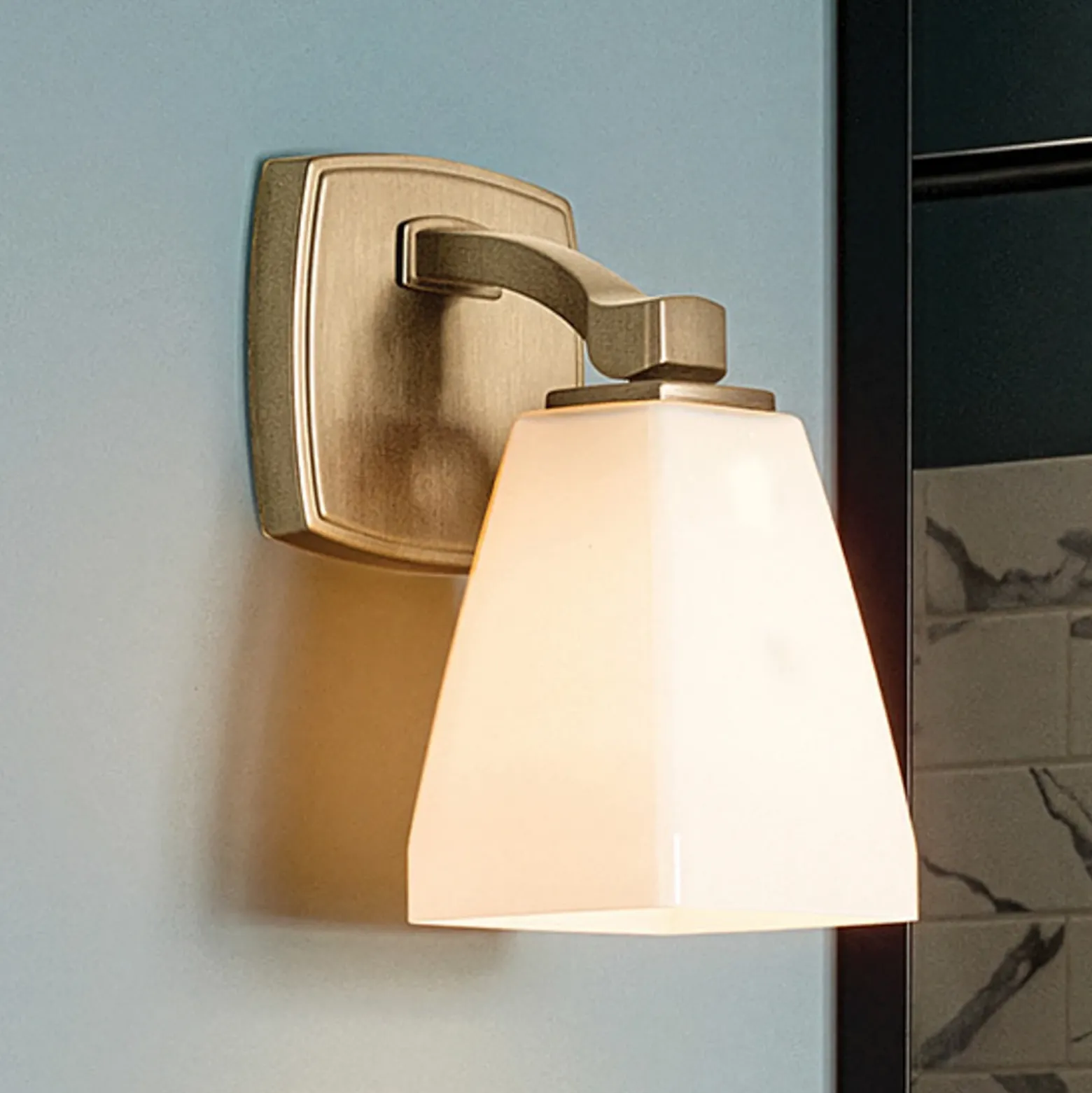 Aplique Marant, bronce claro/ópal, altura 24 cm, IP44, LED G9