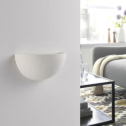 Aplique Narin de Lindby, blanco, yeso, semicircular, 28 cm