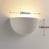 Aplique Narin de Lindby, blanco, yeso, semicircular, 28 cm