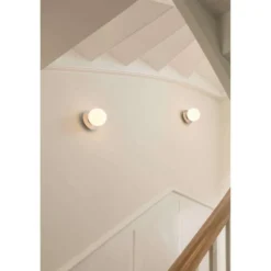 Aplique Nuura Liila 1 IP44, Ø 14 cm, plateado/ópalo
