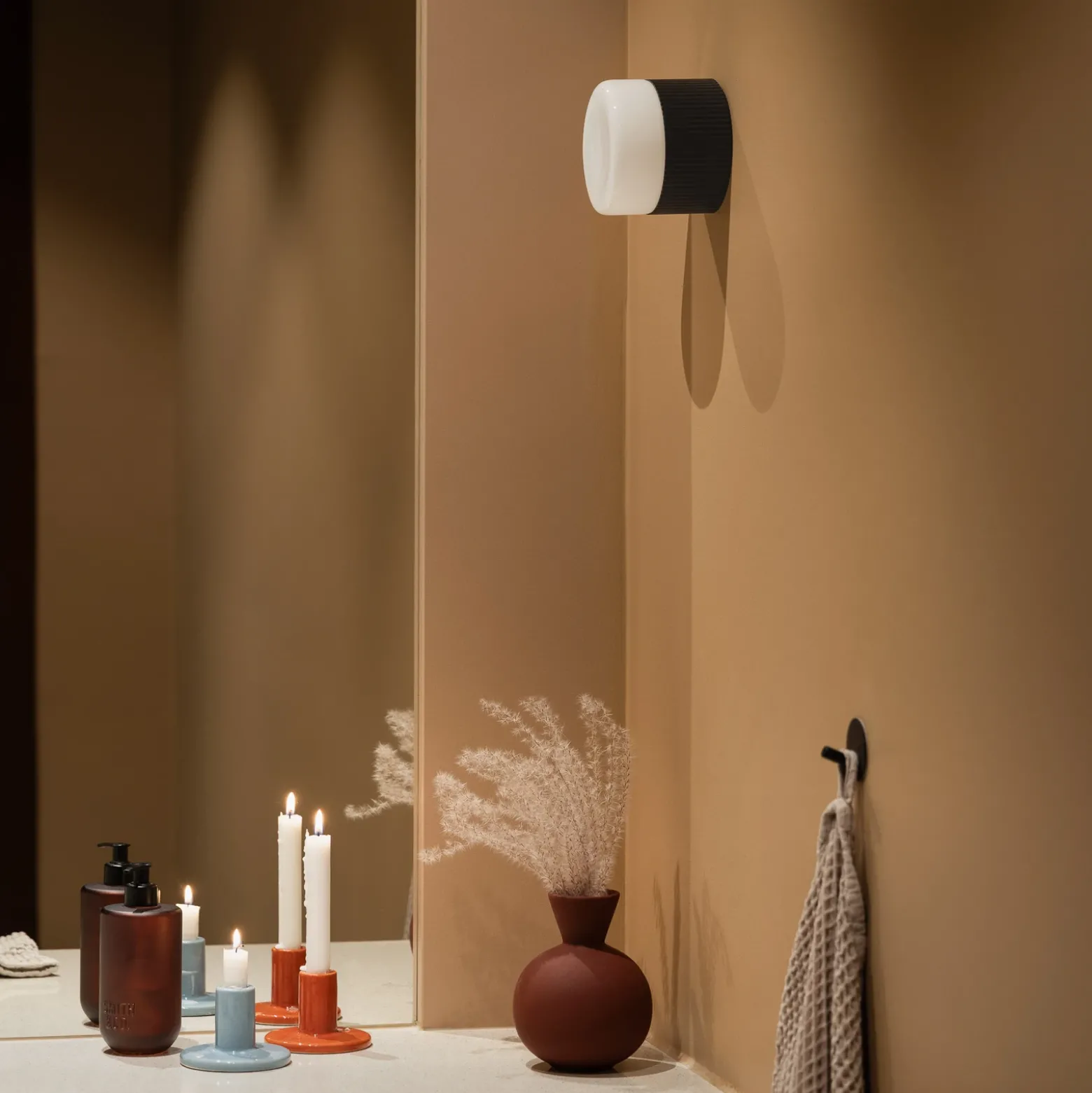 Aplique para baño Globen Lighting «Hubble 12», negro, Ø 12 cm