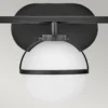 Aplique para baño Hollis negro/opalino 3 luces