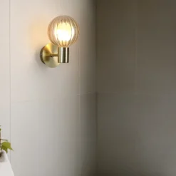Aplique para baño Lumisphere, color crema/latón, altura 12 cm
