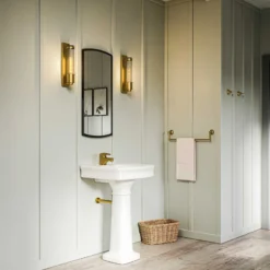 Aplique para baño Wellington1, latón, 1 luz, altura 40 cm