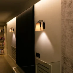 Aplique Stood con pantalla de madera de cerezo