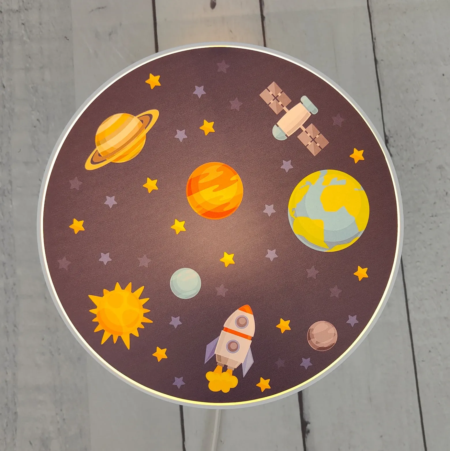 Aplique Universo con enchufe
