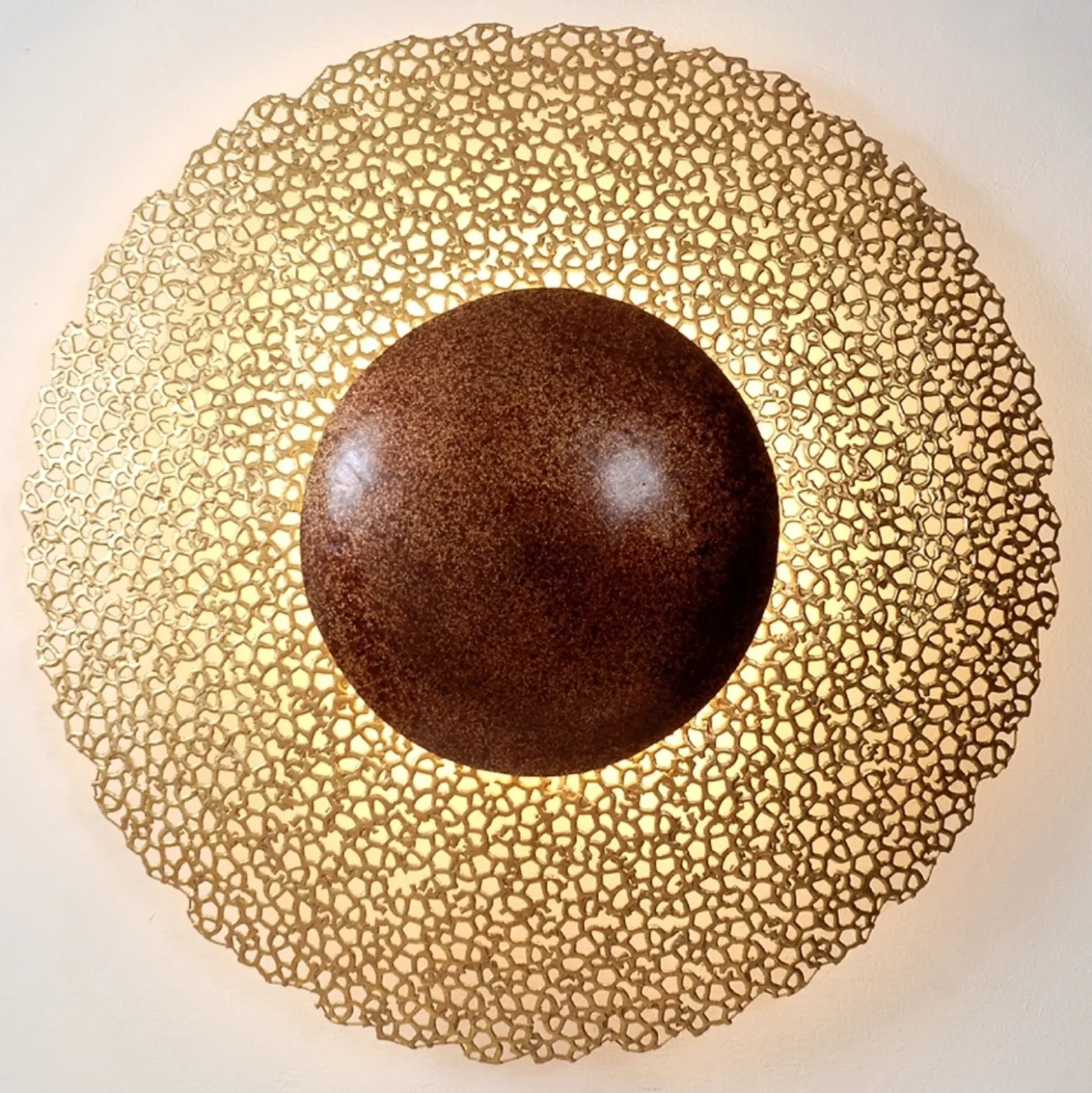 Aplique Utopistico Circa, oro-marrón