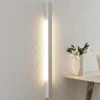 Arcchio Aplique de pared LED Ivano, 91 cm, blanco, aluminio