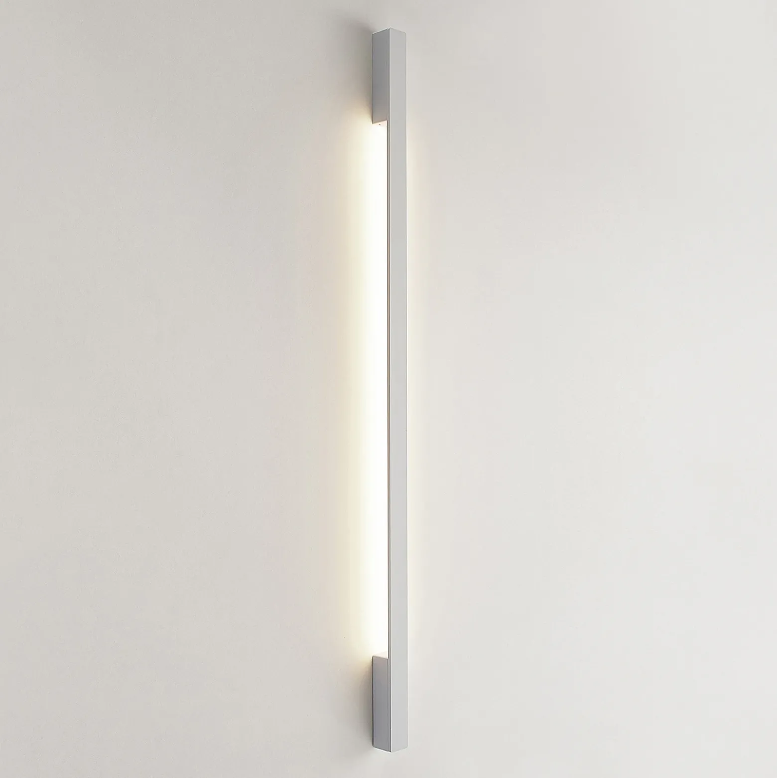 Arcchio Aplique de pared LED Ivano, 130 cm, blanco, aluminio