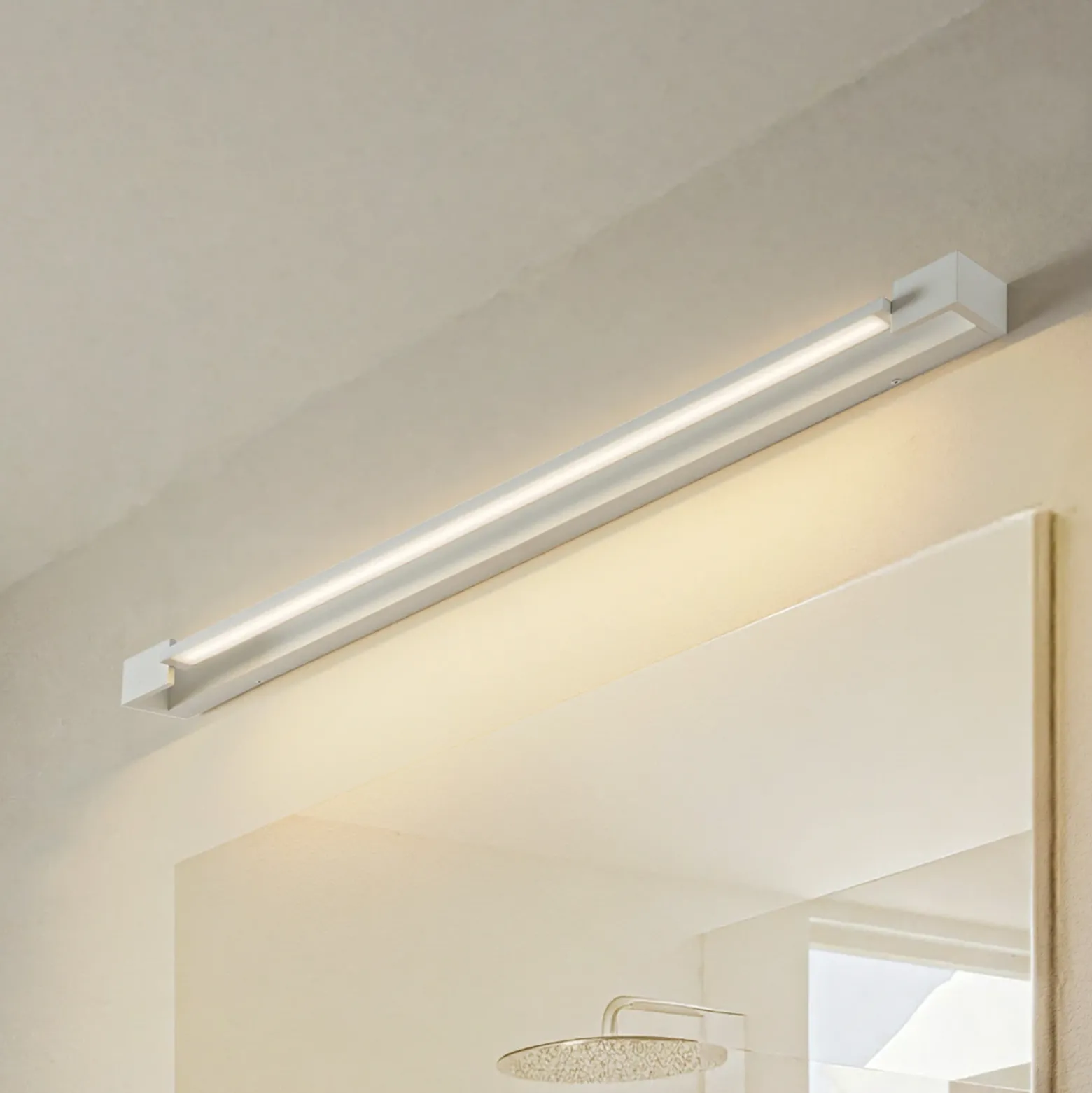 Arcchio Aplique de pared LED Jora, 90 cm, blanco, orientable, IP44
