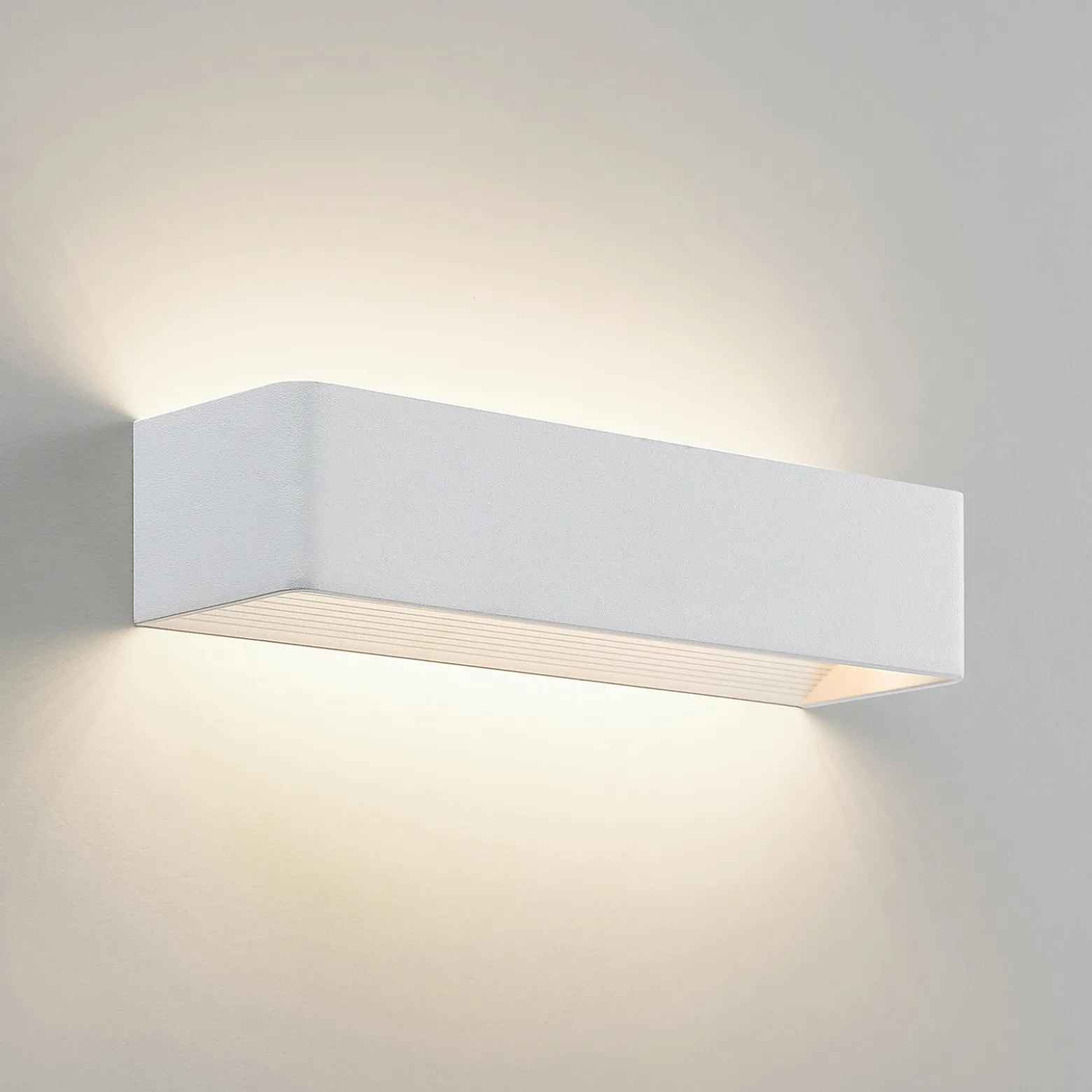 Arcchio Aplique de pared LED Karam, 37 cm, blanco, metal, arriba/abajo