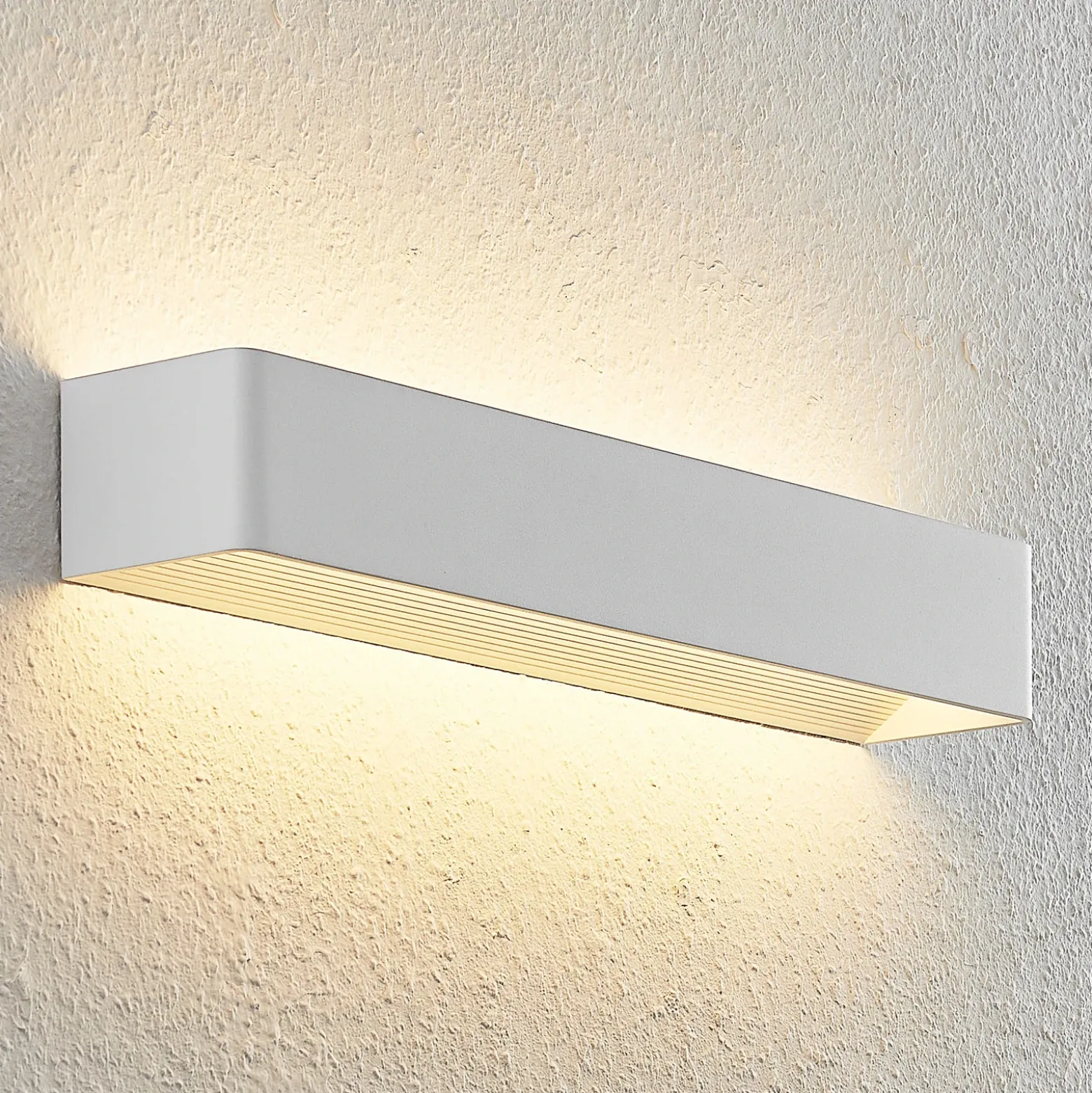 Arcchio Aplique de pared LED Karam, 53 cm, blanco, metal, arriba/abajo
