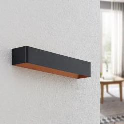 Arcchio Aplique de pared LED Karam, 53 cm, negro, metal, arriba/abajo