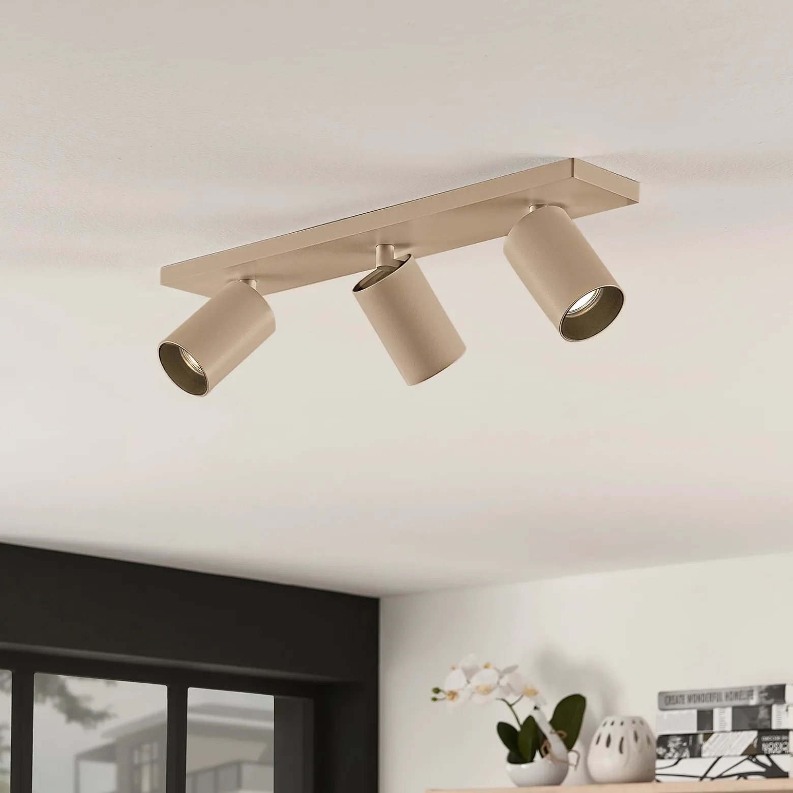 Arcchio Foco Brinja, marrón, angular, Ø 6 cm, 3 luces, GU10