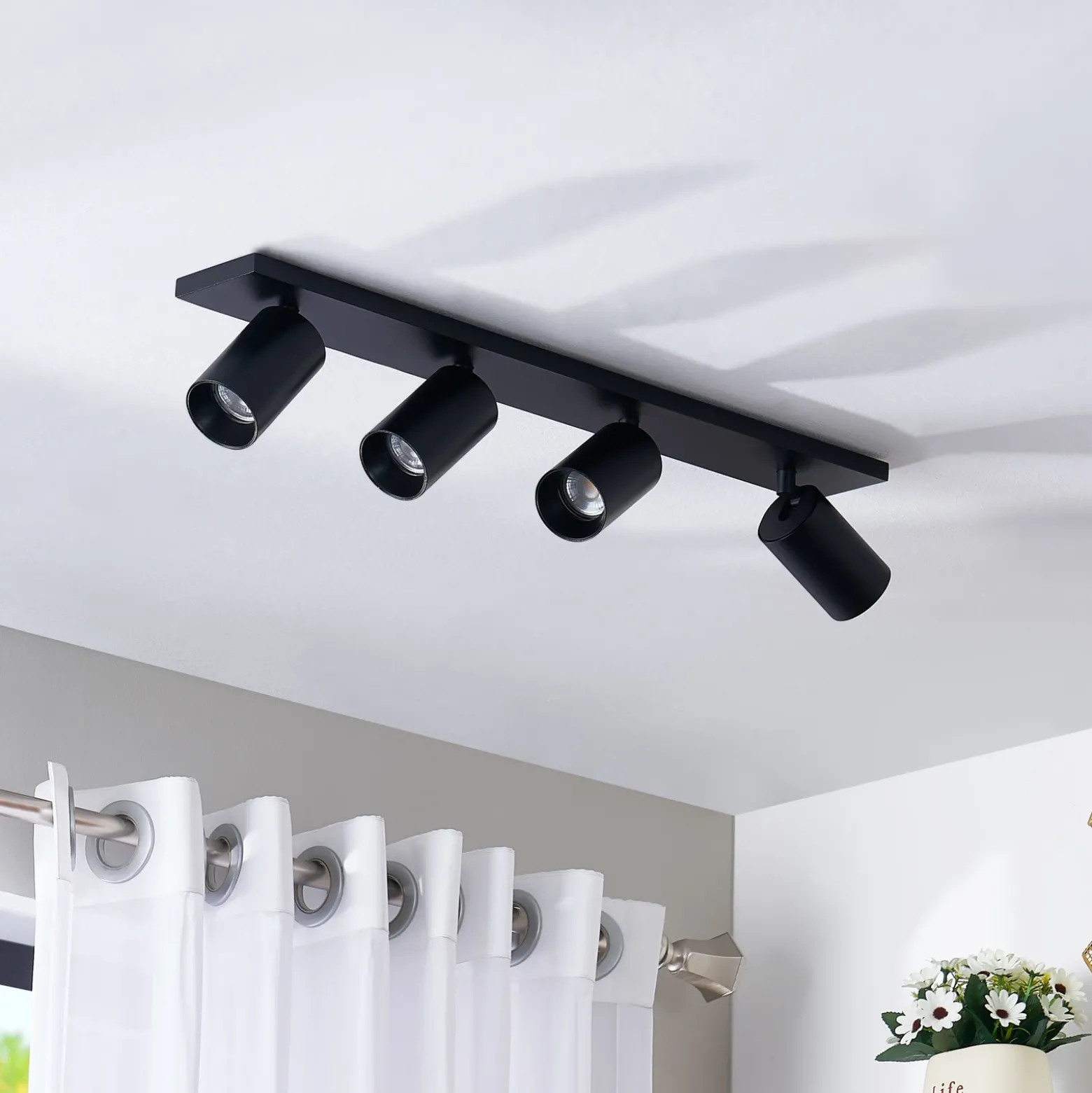 Arcchio Foco Brinja, negro, 65 cm de largo, Ø 7 cm, 4 luces.