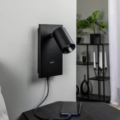Arcchio Foco Brinja, negro, metal, USB-C, interruptor