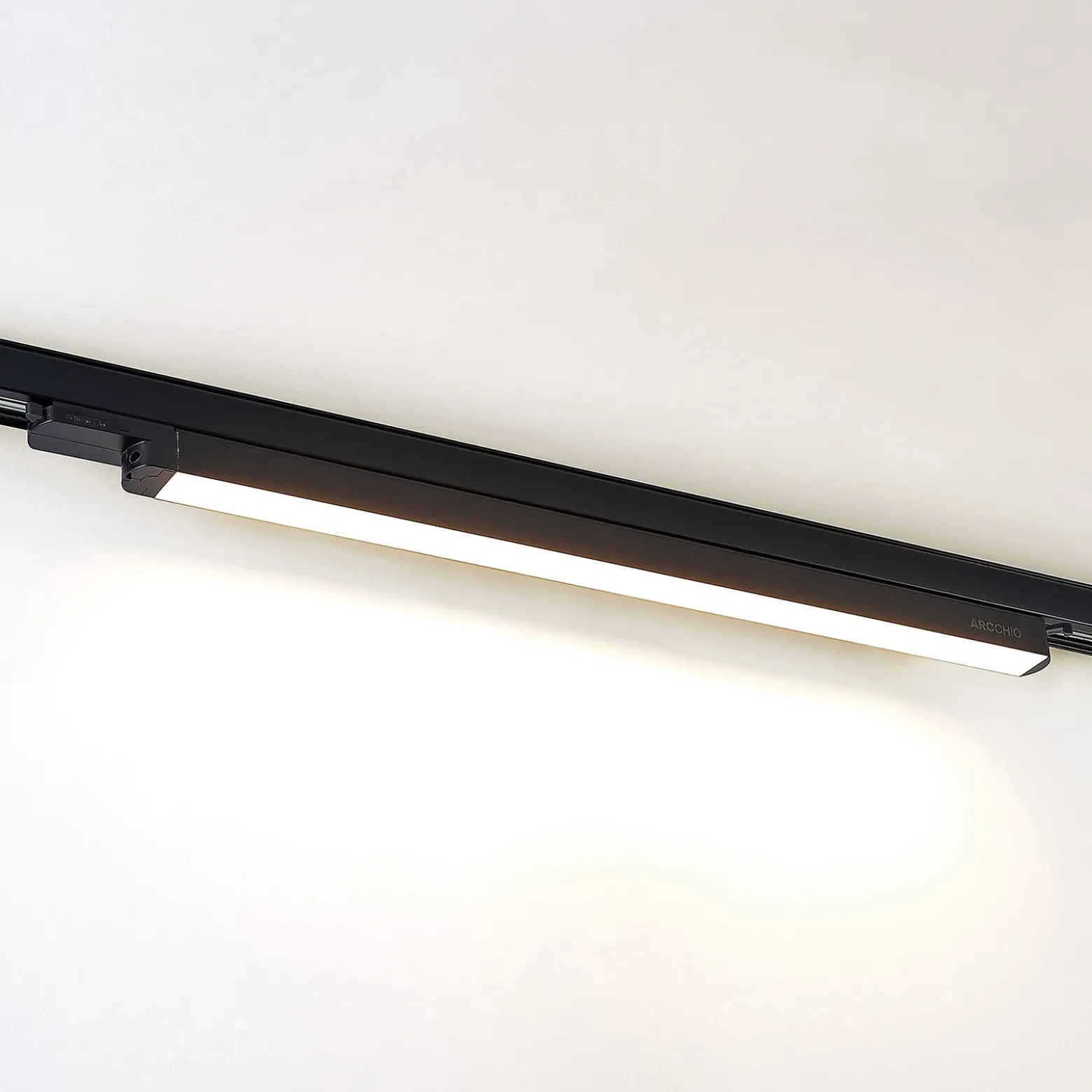 Arcchio Harlow lámpara de riel LED, negra, 69 cm, 3.000 K