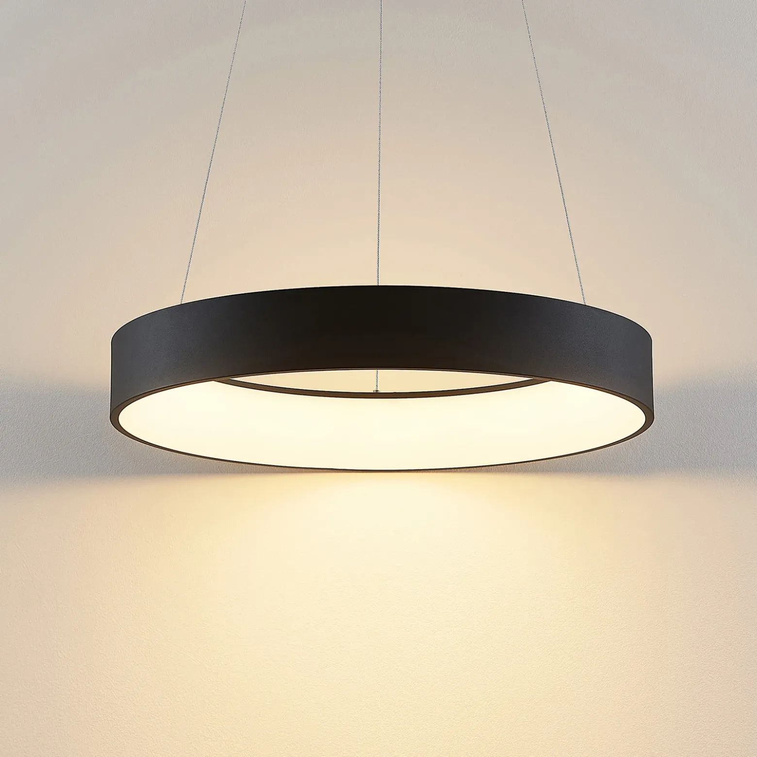 Arcchio Lámpara colgante LED Aleksi, Ø 60 cm, negra, metal, CCT