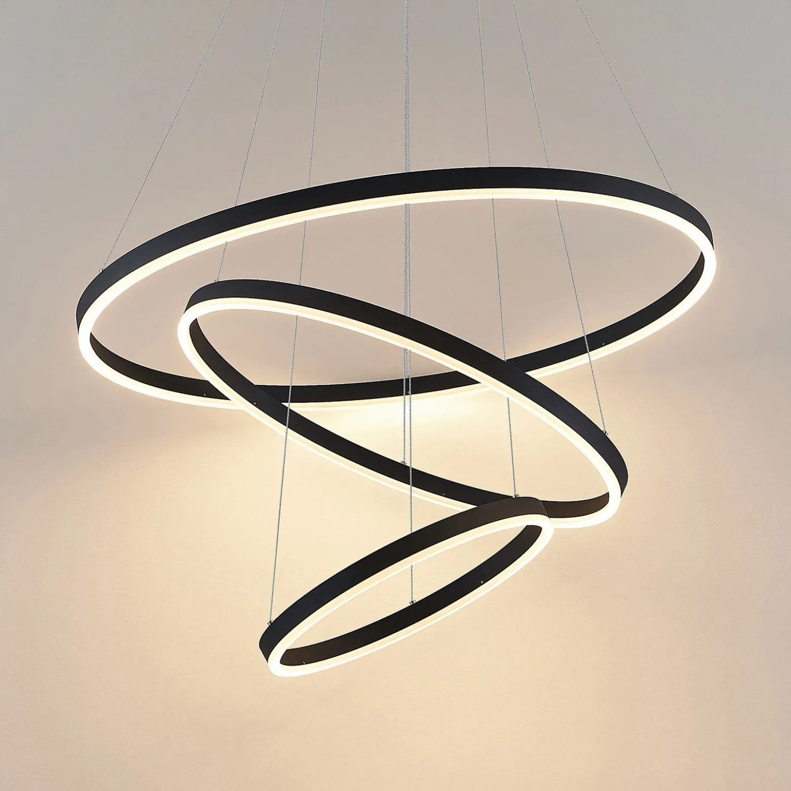 Arcchio lámpara colgante LED Albiona, negra, 3 anillos, Ø 80 cm