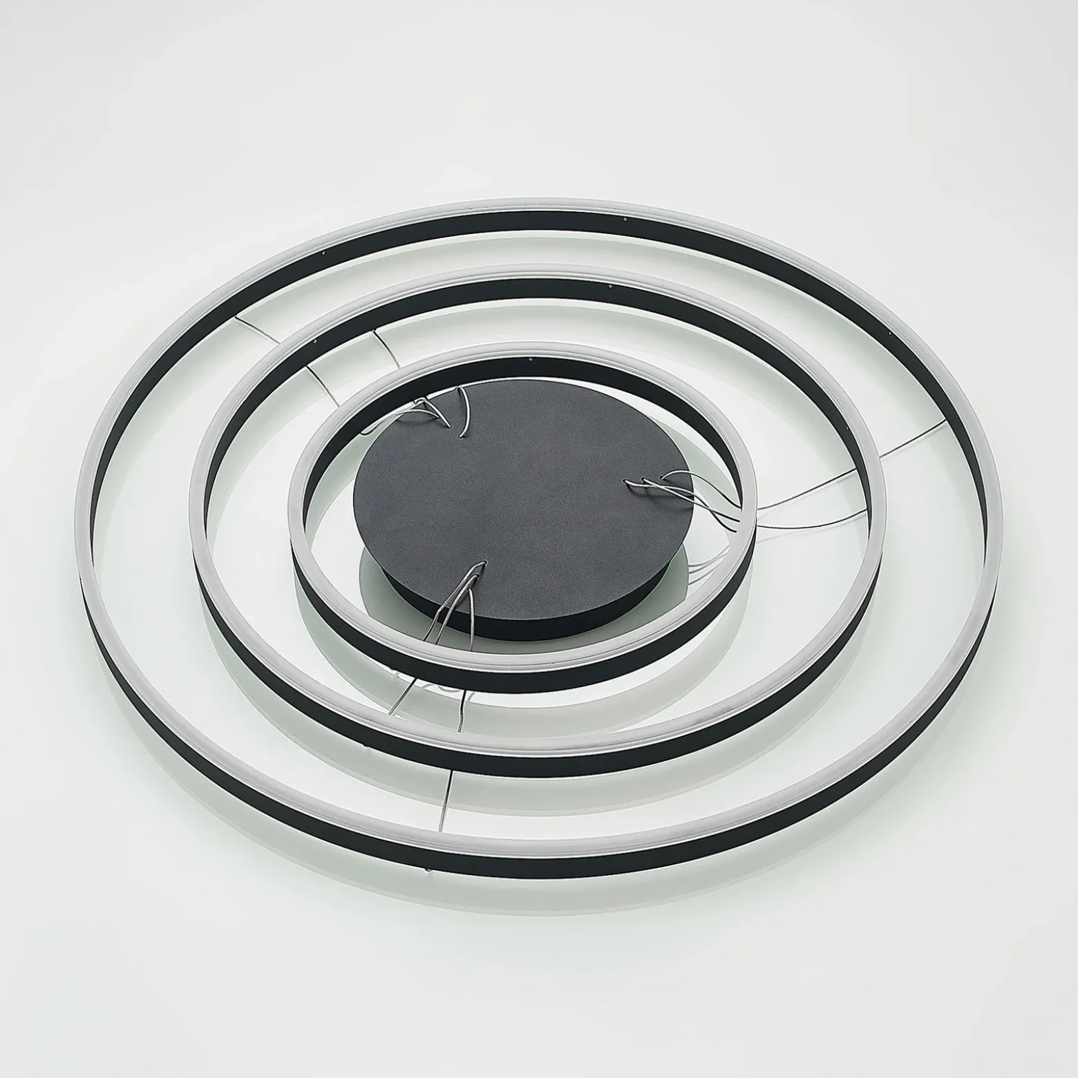 Arcchio lámpara colgante LED Albiona, negra, 3 anillos, Ø 80 cm