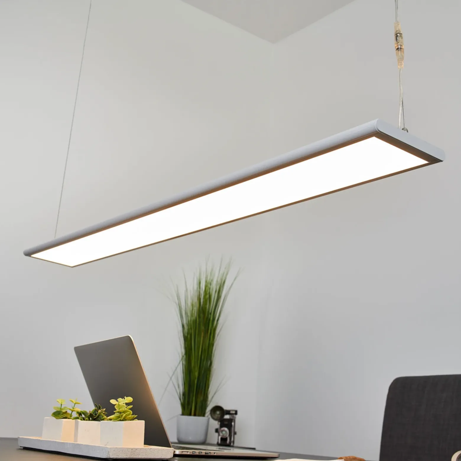 Arcchio lámpara colgante LED de oficina Samu, arriba/abajo, atenuable, aluminio