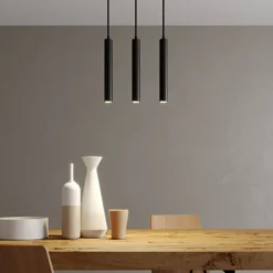Arcchio Lámpara colgante LED Franka, 3 luces, larga, negra, aluminio