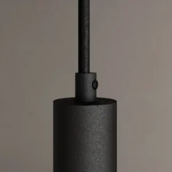 Arcchio Lámpara colgante LED Franka, 3 luces, larga, negra, aluminio