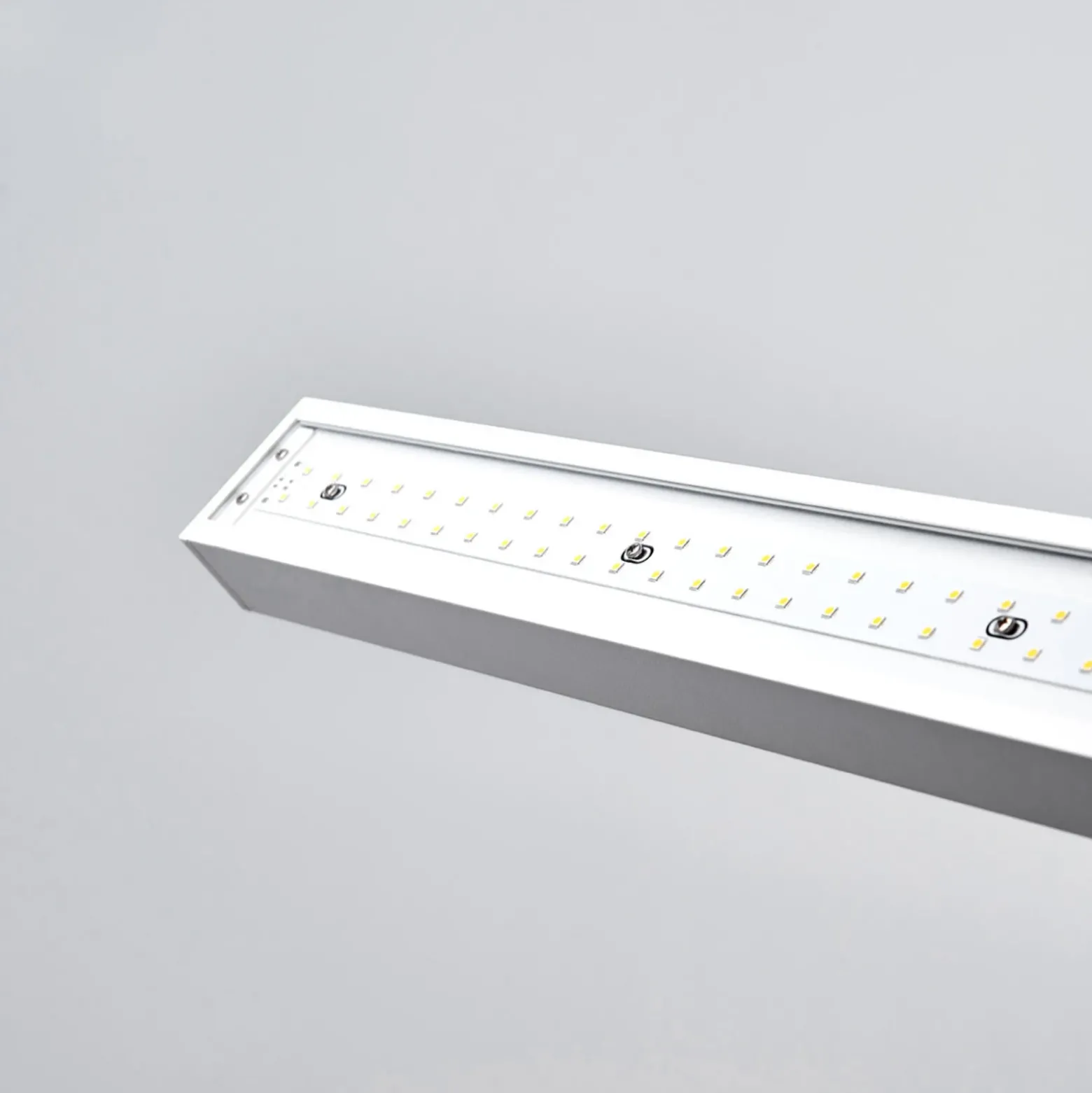 Arcchio lámpara de pie LED para oficina Jolinda, blanca, metal, sensor
