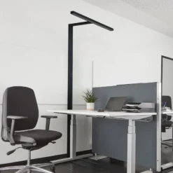 Arcchio Lámpara de pie LED para oficina Jolinda, en forma de T, negra, 4.000 K